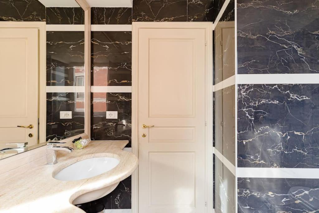 41 Nazionale Suite 41 Rome Bagian luar foto